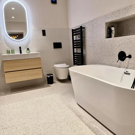 Luxury By Stn *